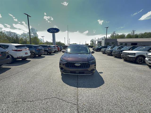 Certified 2023 Ford Escape Platinum w/ Premium Technology Package AWD/4WD image 10