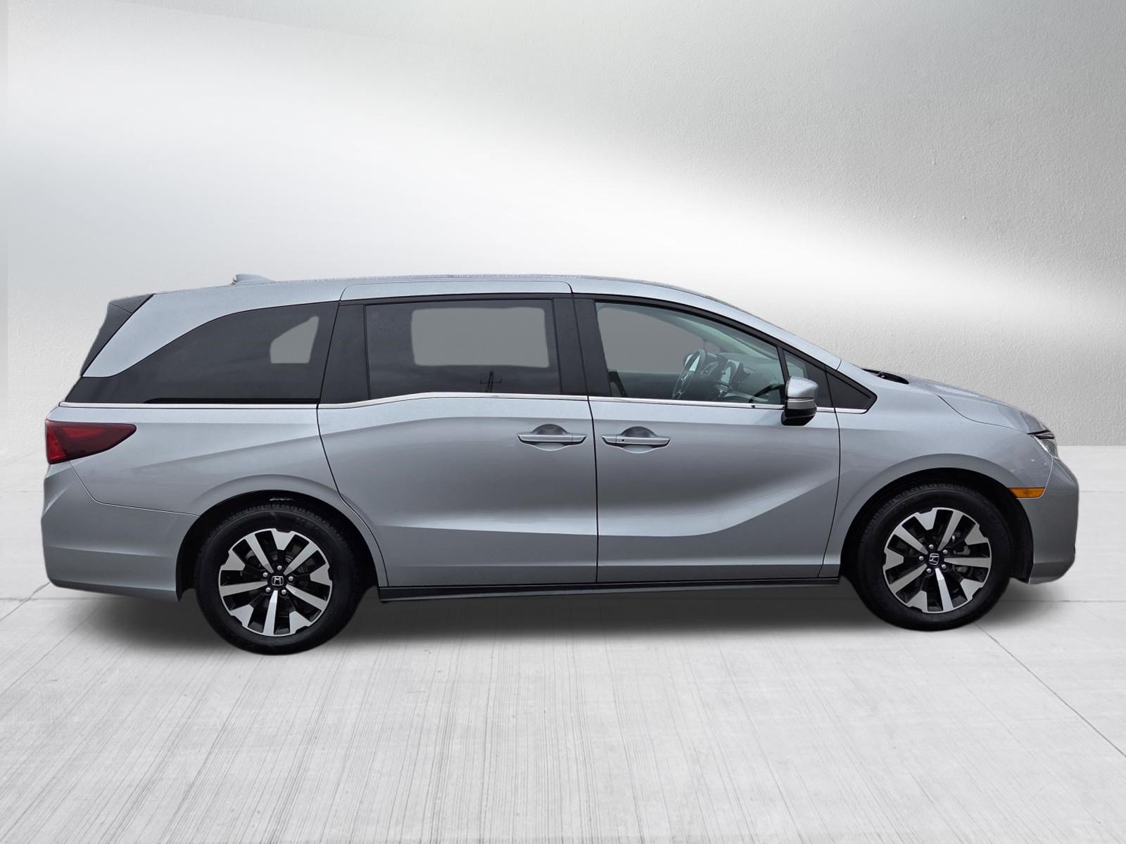 Used 2025 Honda Odyssey EX-L image 8