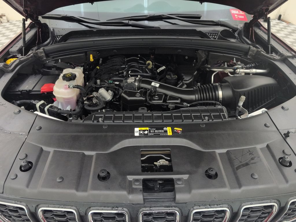 Used 2025 Jeep Grand Cherokee Laredo X RWD image 38