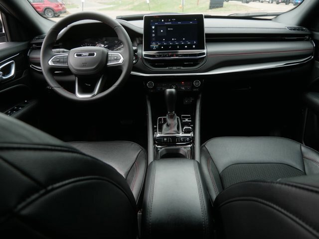 Used 2025 Jeep Compass Trailhawk AWD/4WD image 19