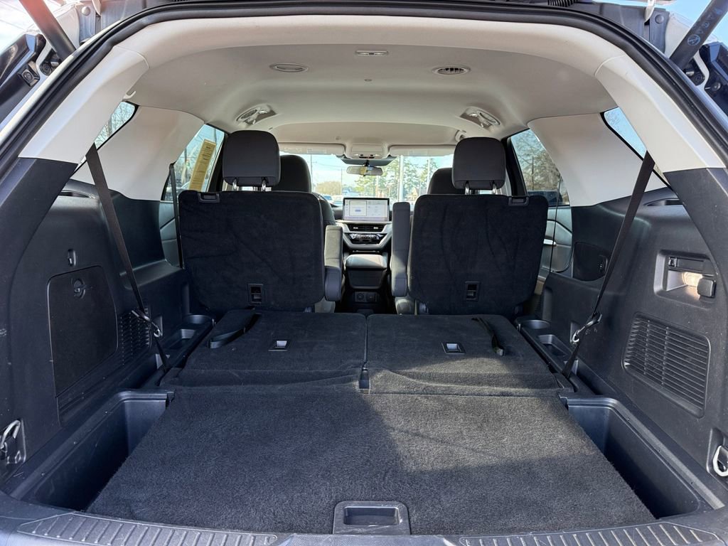 Certified 2025 Ford Explorer Active image 17