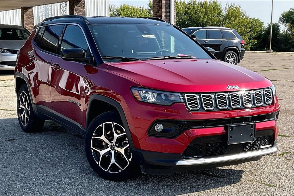 Used 2025 Jeep Compass Limited AWD/4WD image 1