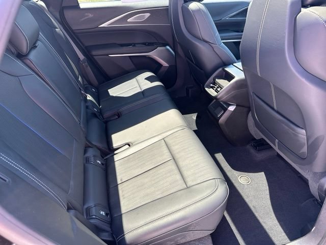 Used 2024 Cadillac Lyriq Luxury AWD/4WD image 9