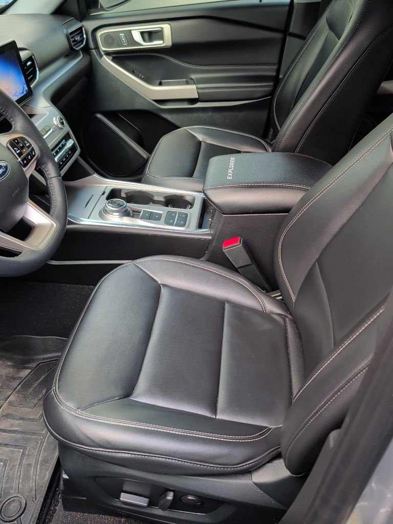 Certified 2023 Ford Explorer XLT w/ Equipment Group 202A RWD image 6