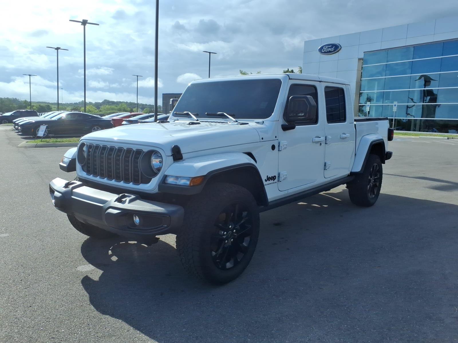 Used 2025 Jeep Gladiator Sport AWD/4WD image 7