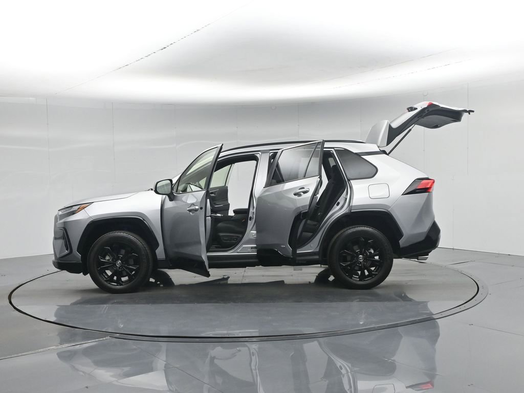 Used 2025 Toyota RAV4 SE image 38
