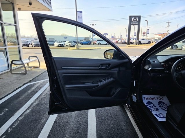 Used 2024 Nissan Altima 2.5 S image 10