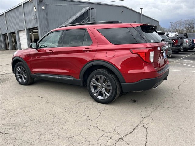 Certified 2022 Ford Explorer XLT w/ Equipment Group 202A image 6