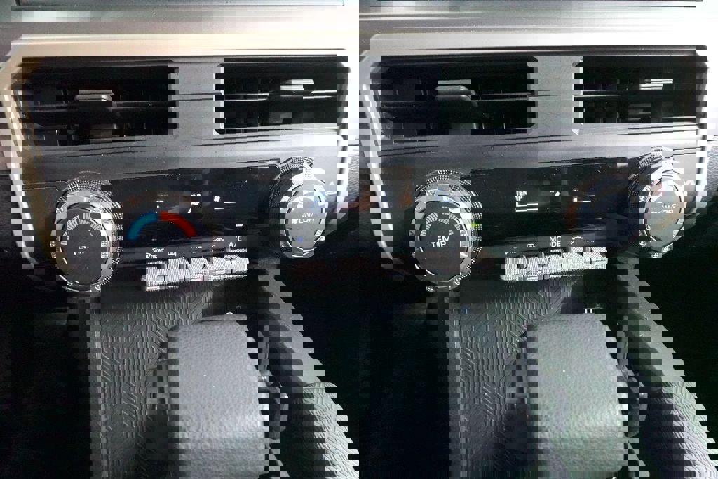 Used 2024 Toyota Tacoma SR5 AWD/4WD image 14