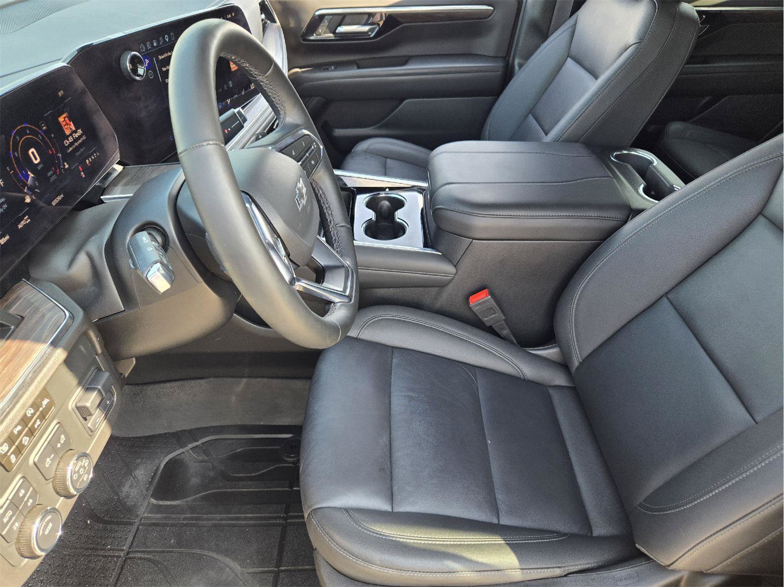 Used 2025 Chevrolet Tahoe Z71 w/ Comfort Package AWD/4WD image 12