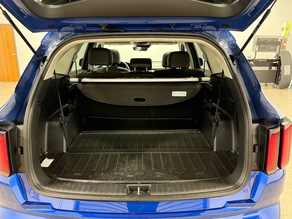 Used 2023 Kia Sorento S w/ Panoramic Sunroof Package image 16