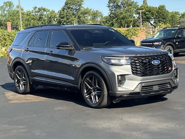 Certified 2025 Ford Explorer ST AWD/4WD image 7
