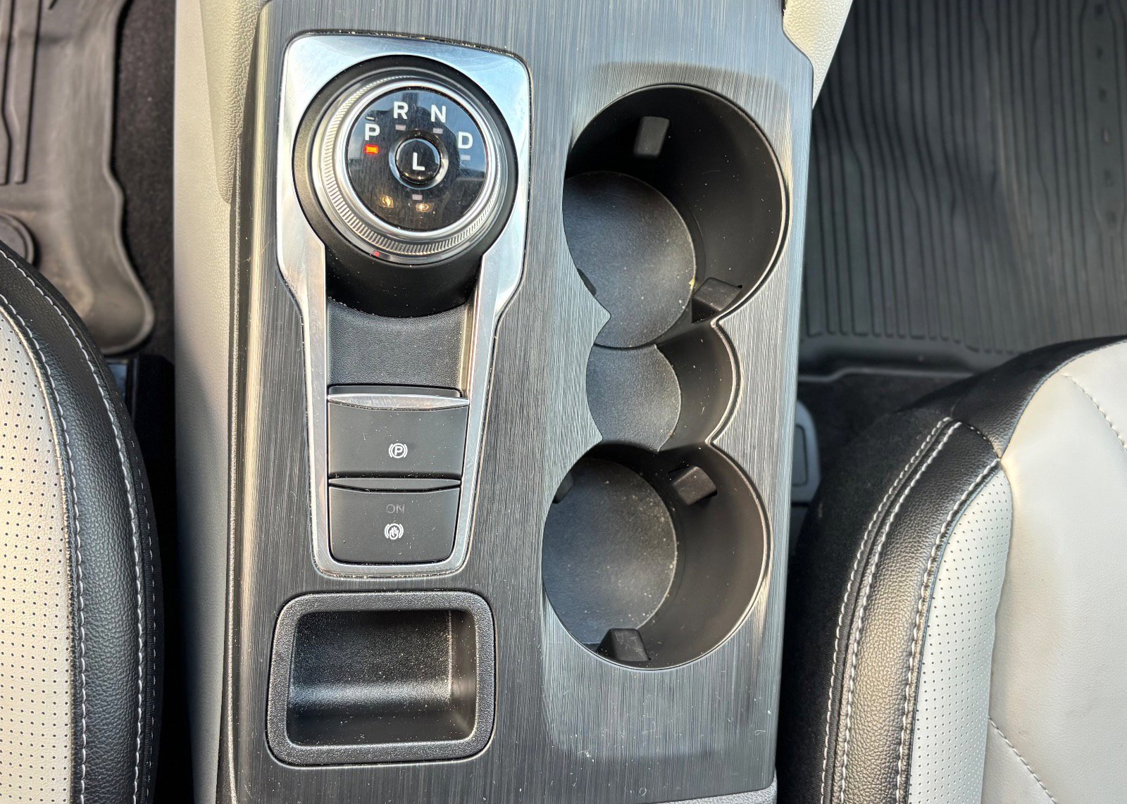 Certified 2025 Ford Escape Platinum w/ Premium Technology Package image 48