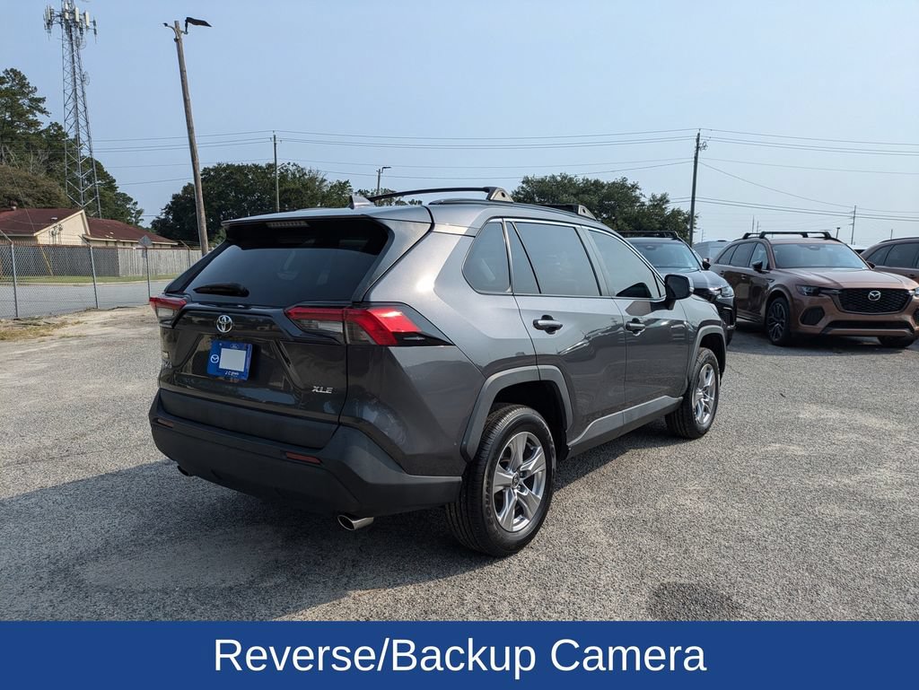 Used 2022 Toyota RAV4 XLE w/ Convenience Package FWD image 4