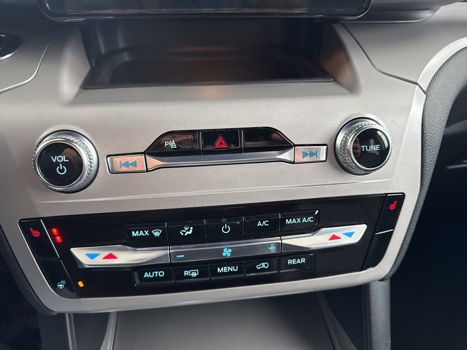 Certified 2023 Ford Explorer XLT w/ Equipment Group 202A image 34