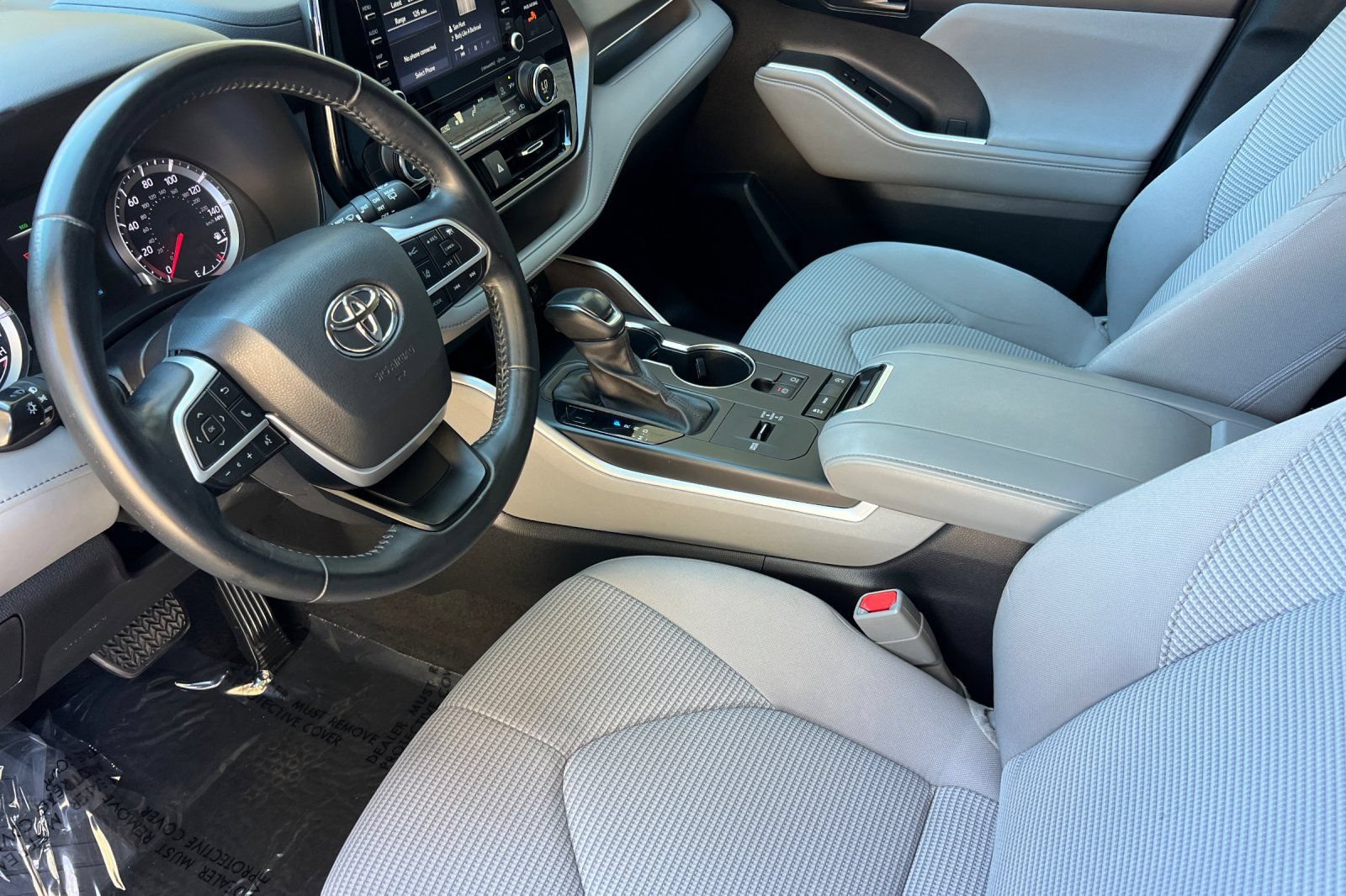 Used 2022 Toyota Highlander LE FWD image 10