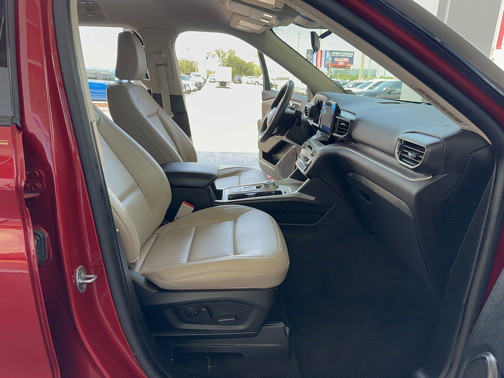 Certified 2023 Ford Explorer XLT w/ Equipment Group 202A RWD image 14