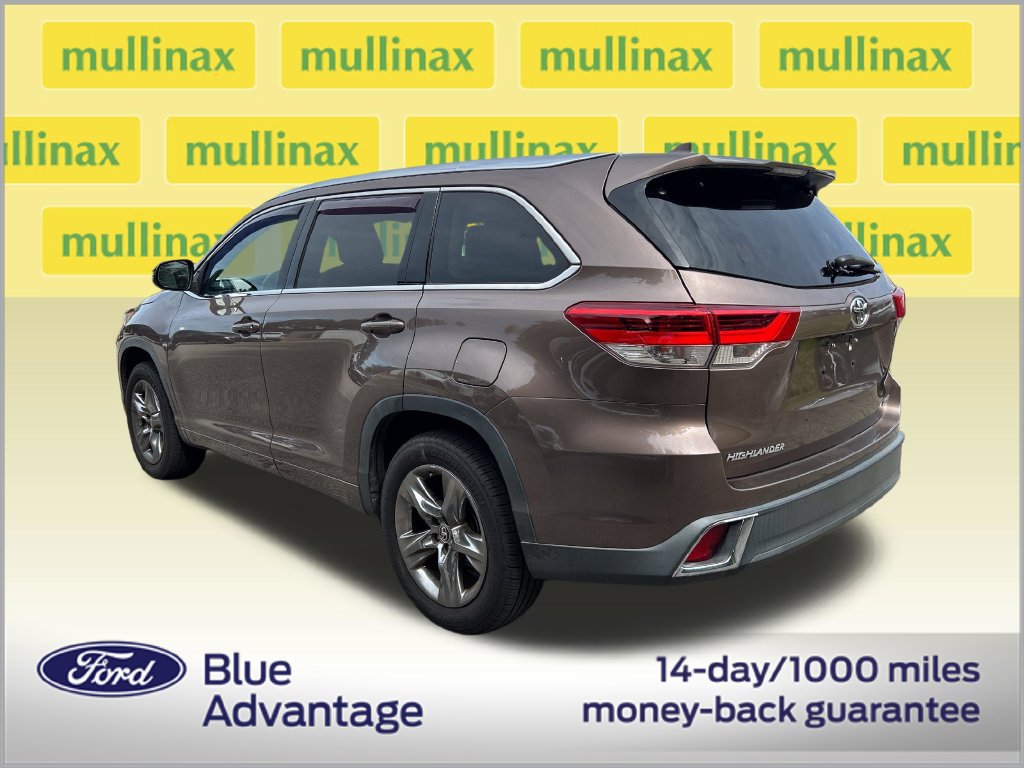 Used 2019 Toyota Highlander Limited Platinum FWD image 3