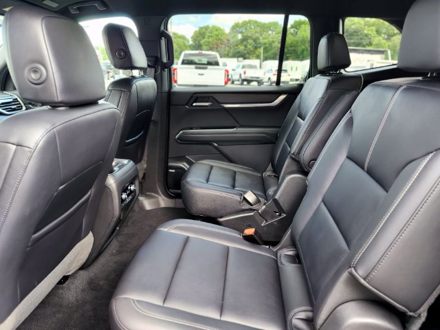 Used 2024 GMC Acadia Elevation w/ Luxury Package AWD/4WD image 16