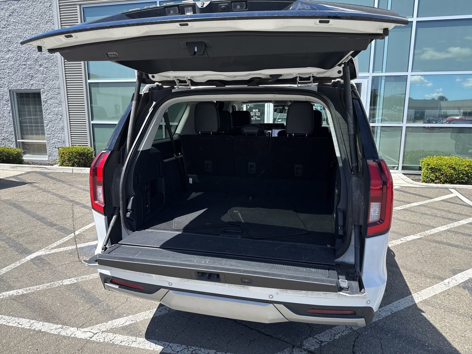 Certified 2025 Ford Expedition Max Platinum AWD/4WD image 16