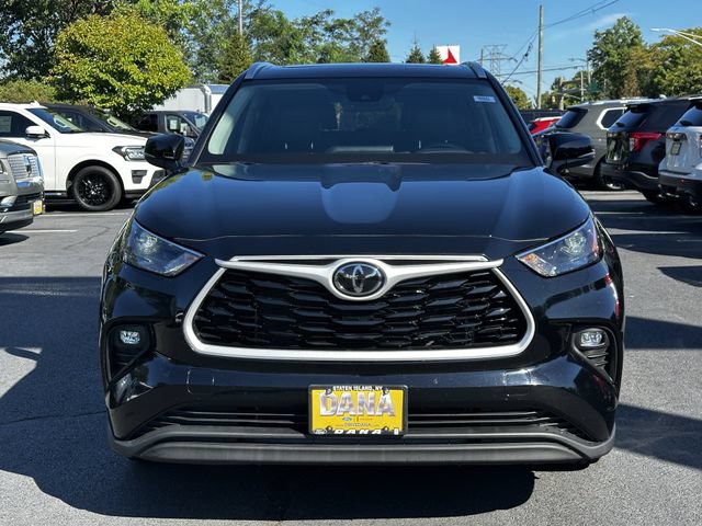 Used 2024 Toyota Highlander XLE AWD/4WD image 2