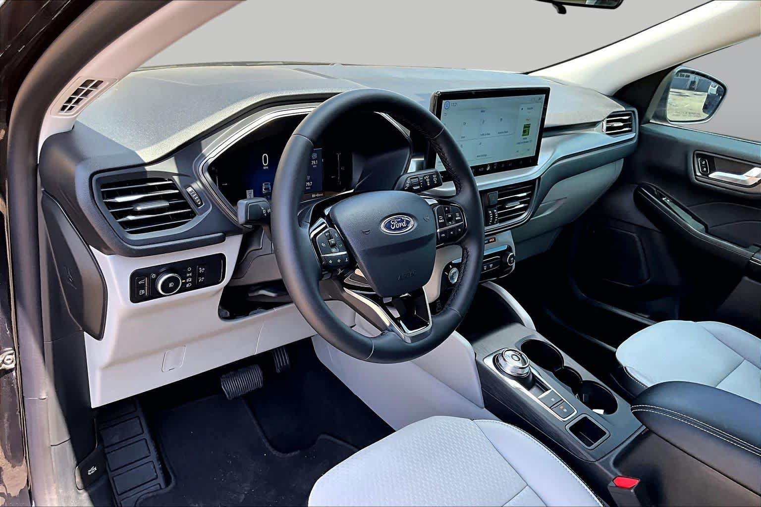 Certified 2025 Ford Escape SE FWD image 35