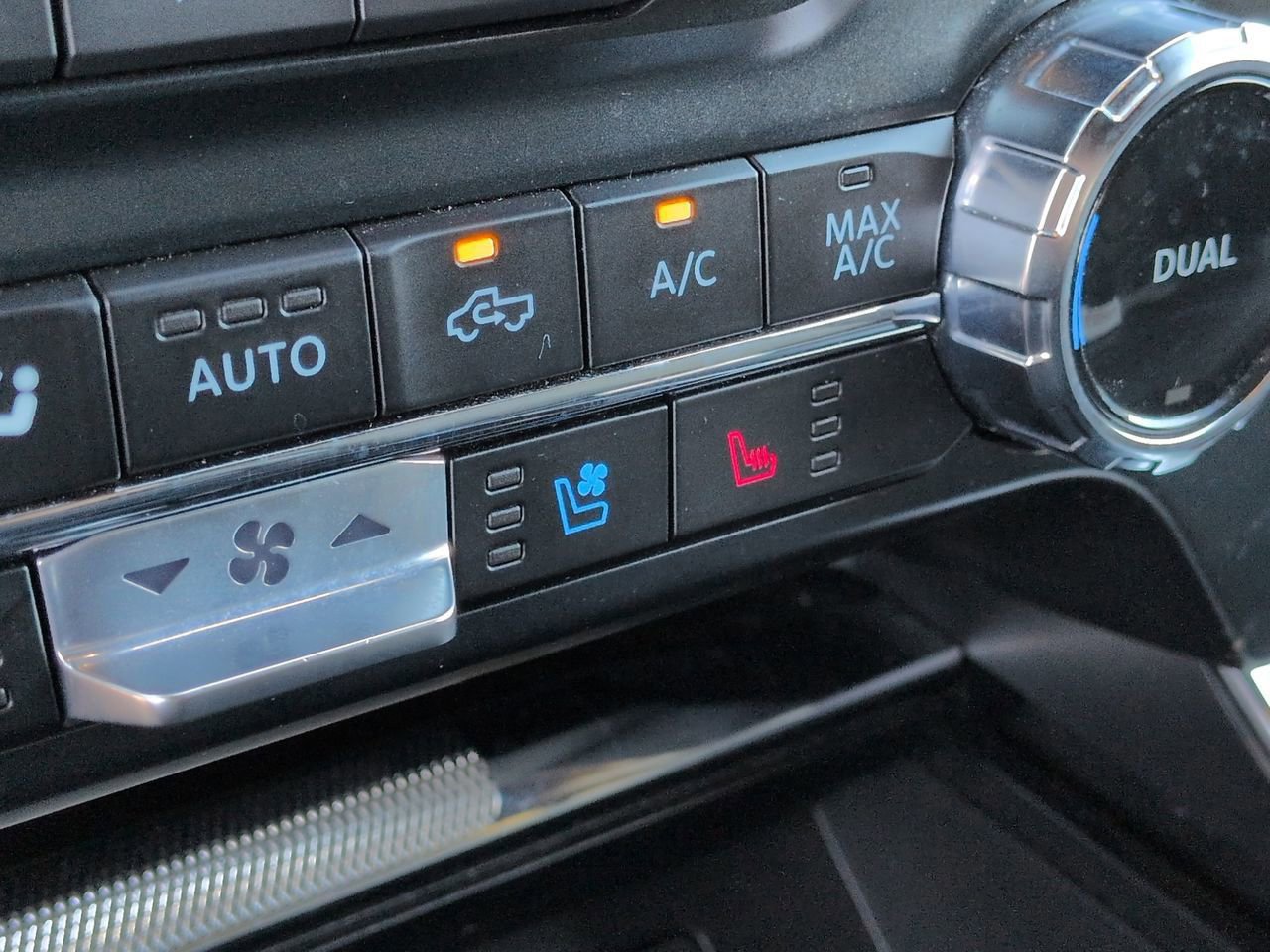 Certified 2025 Ford F150 Platinum w/ Equipment Group 702A High image 23