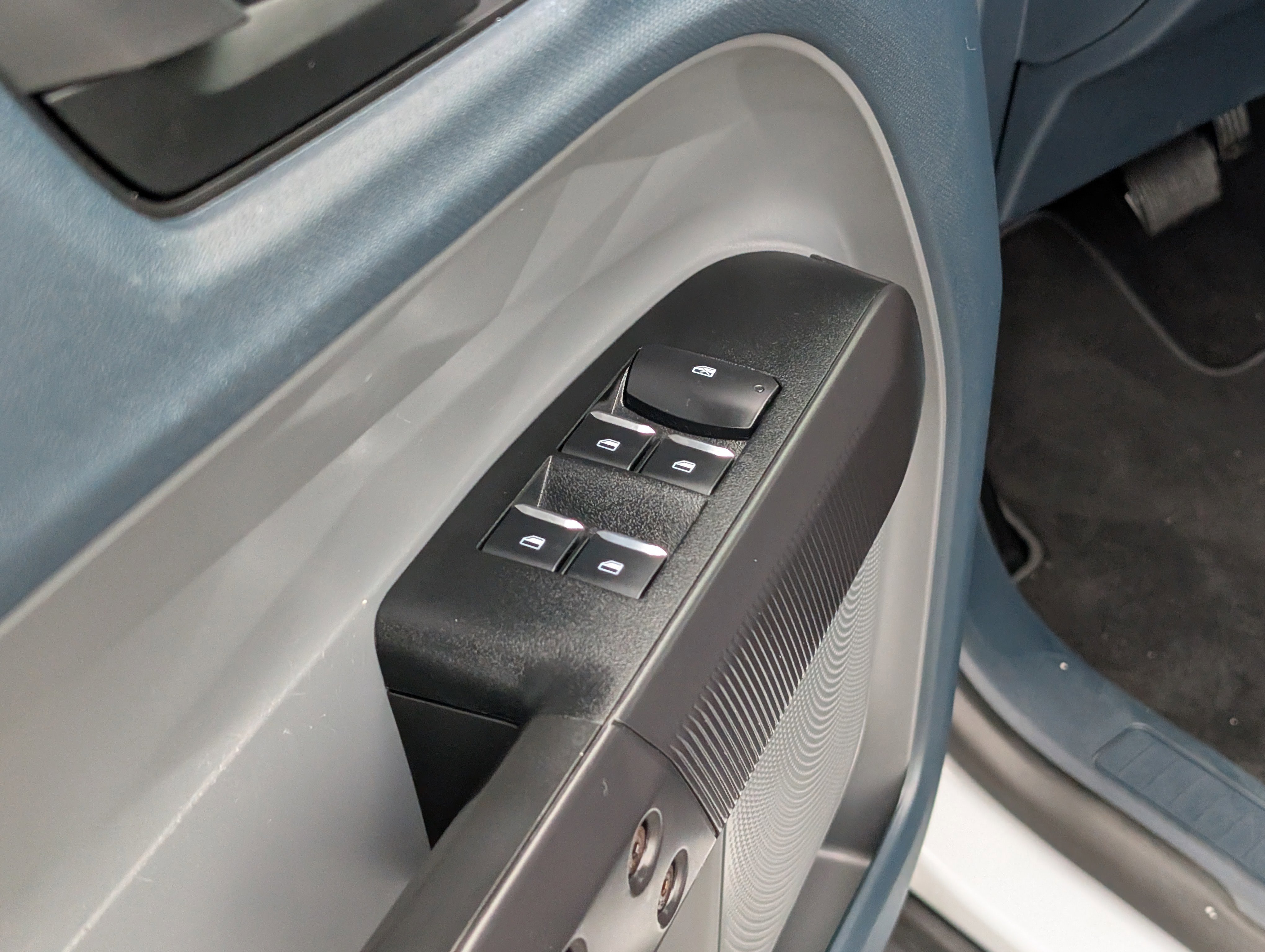 Certified 2025 Ford Maverick XL w/ Equipment Group 102A image 17