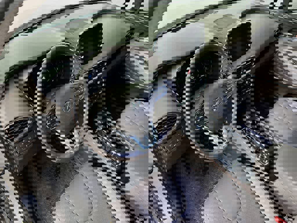 Used 2020 Hyundai Santa Fe Limited image 2