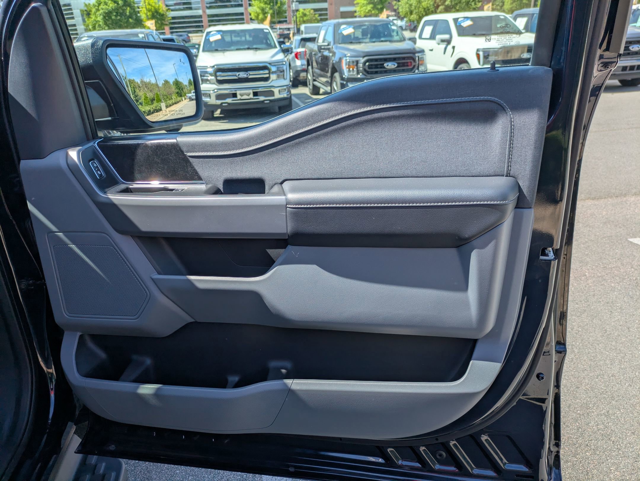 Certified 2025 Ford F150 Lightning XLT w/ Max Trailer Tow Package AWD/4WD image 43