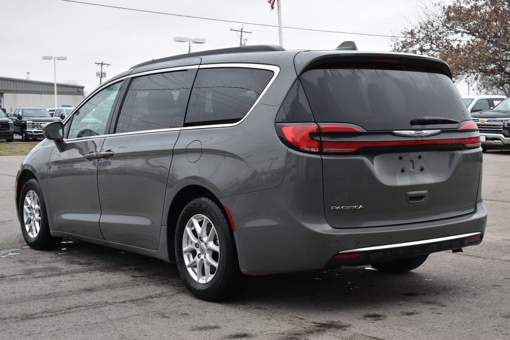 Used 2022 Chrysler Pacifica Touring-L image 6
