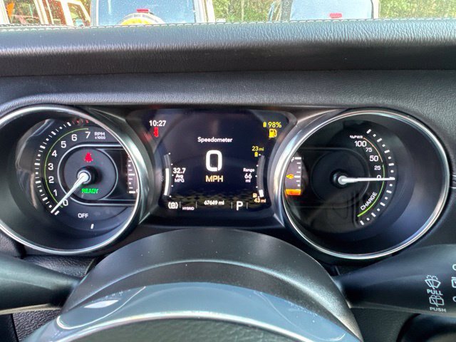 Used 2022 Jeep Wrangler Unlimited Sahara w/ Cold Weather Group AWD/4WD image 13