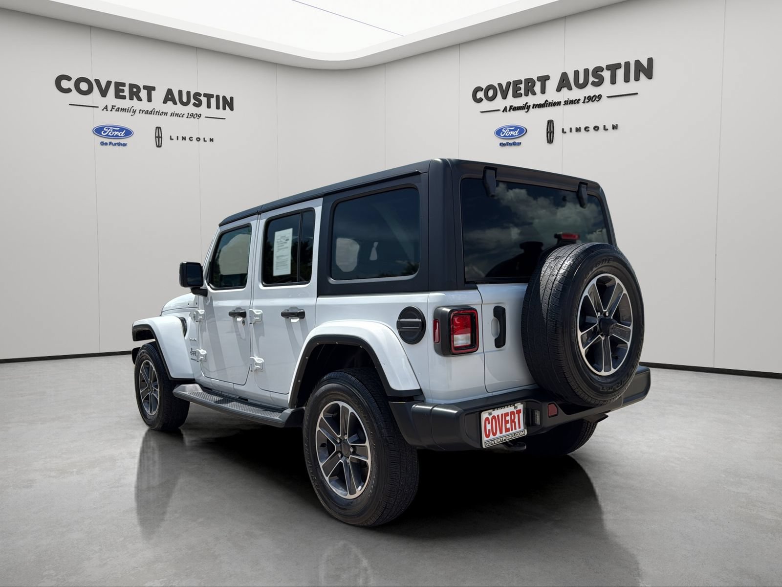 Used 2023 Jeep Wrangler Unlimited Sahara AWD/4WD image 4