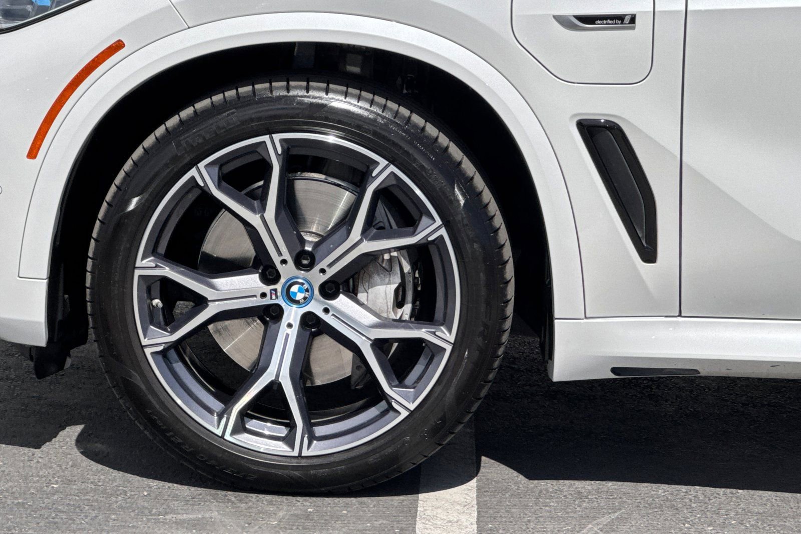 Used 2023 BMW X5 xDrive45e w/ Executive Package AWD/4WD image 26