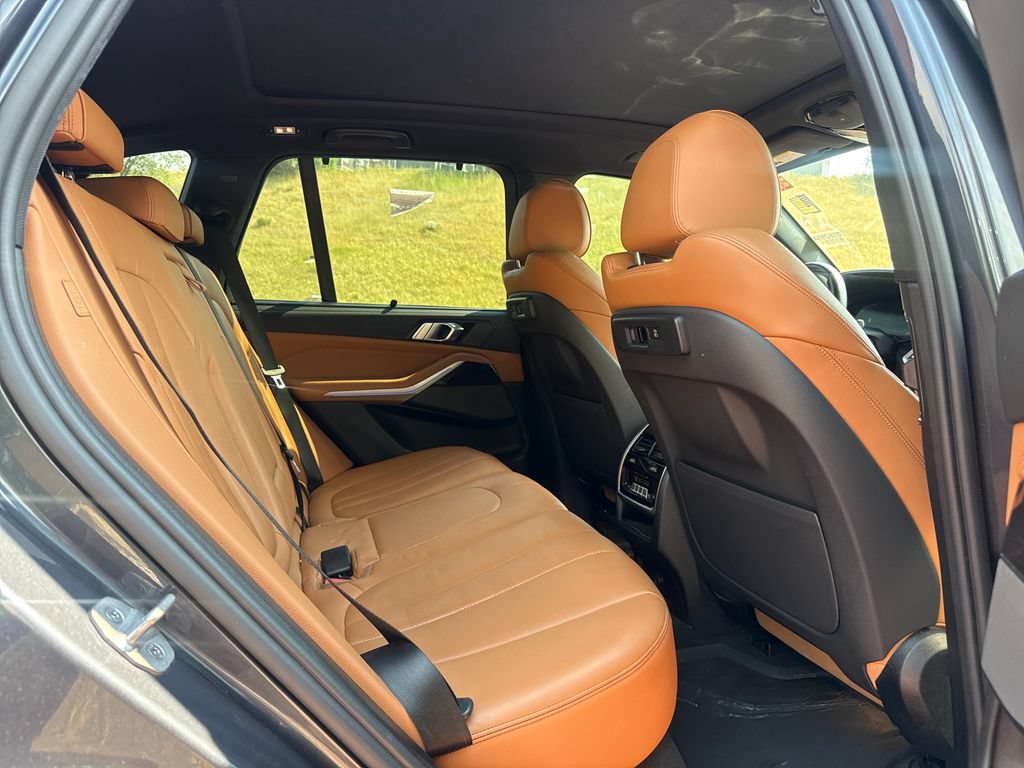 Used 2021 BMW X5 xDrive40i w/ M Sport Package AWD/4WD image 23