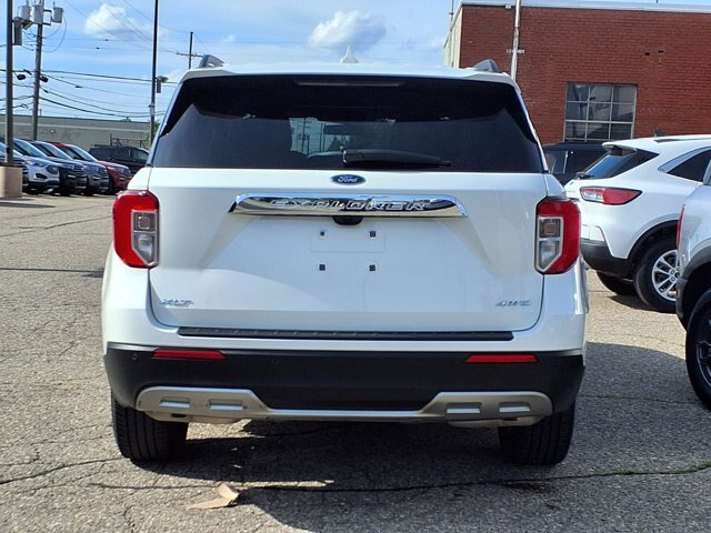 Certified 2024 Ford Explorer XLT w/ Equipment Group 202A AWD/4WD image 24