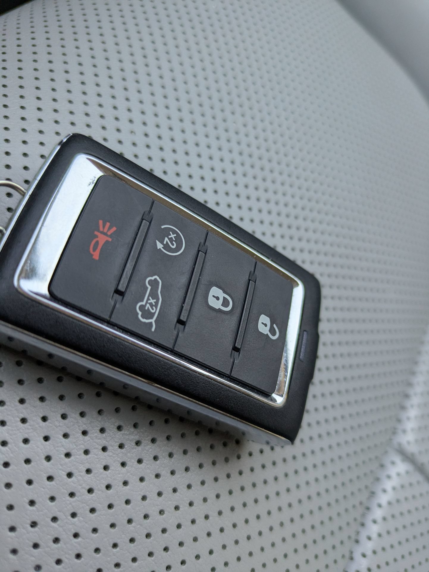 Used 2022 Jeep Grand Cherokee Overland w/ Luxury Tech Group IV AWD/4WD image 38