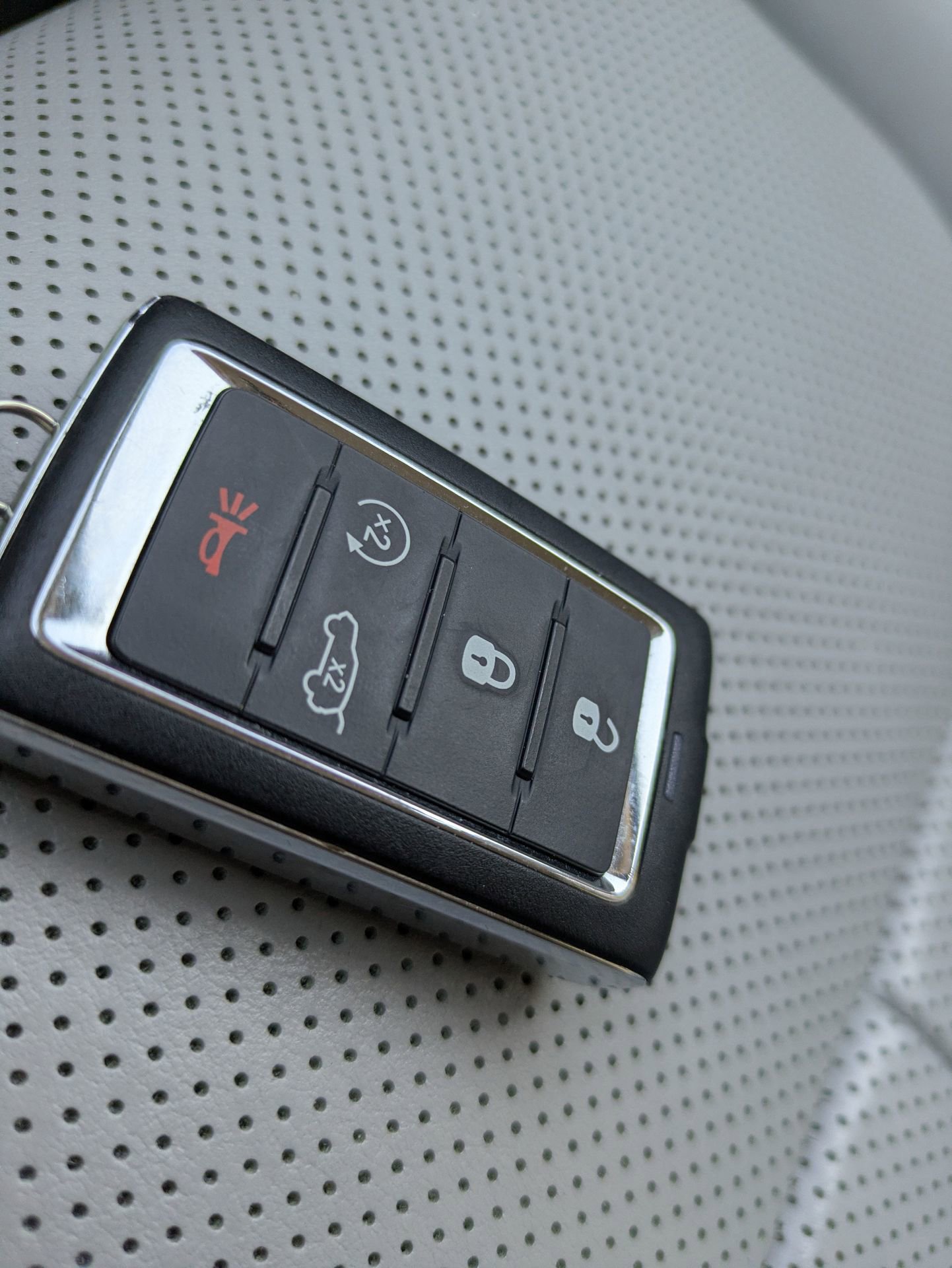 Used 2022 Jeep Grand Cherokee Overland w/ Luxury Tech Group IV image 38