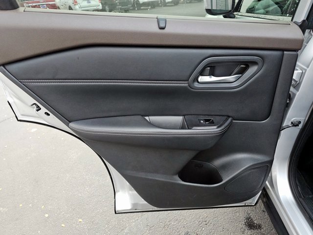 Used 2023 Nissan Rogue SV w/ SV Premium B Package image 25