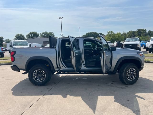 Used 2026 Chevrolet Colorado ZR2 w/ Technology Package AWD/4WD image 13