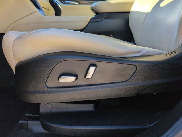 Used 2017 Cadillac XT5 FWD w/ LPO, Wheel Lock Package image 19