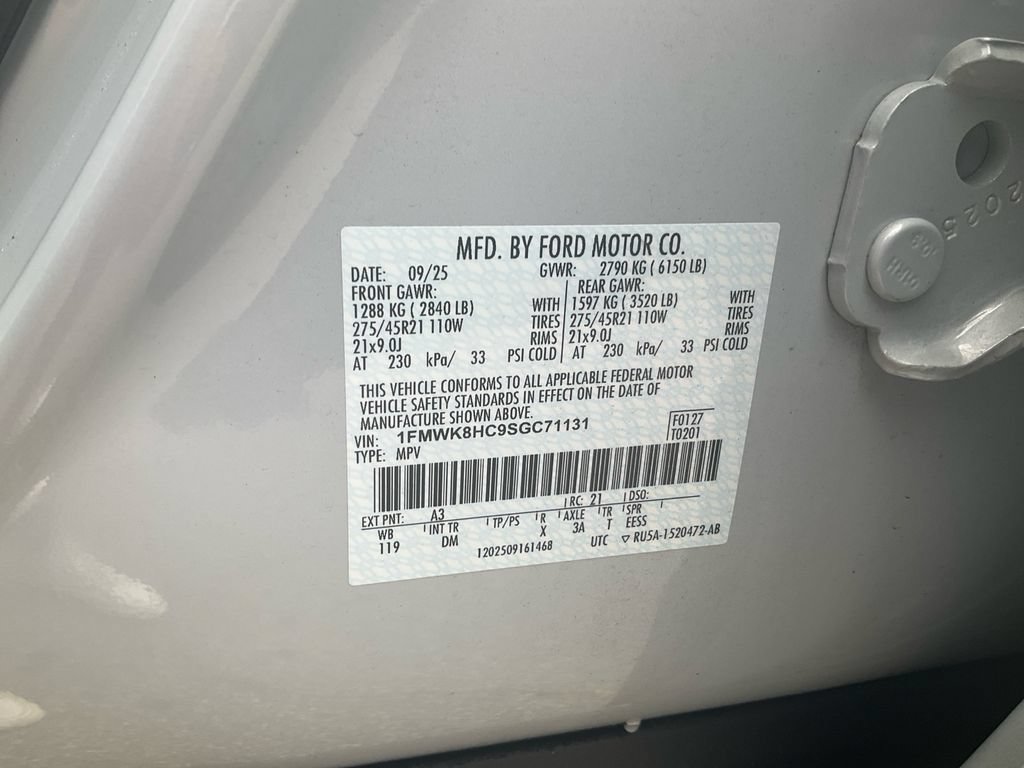 Certified 2025 Ford Explorer Platinum w/ Ultimate Package AWD/4WD image 18