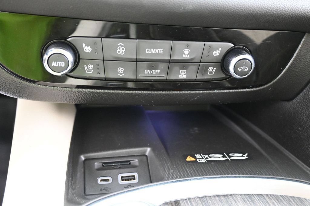 Used 2022 Buick Enclave Avenir w/ Avenir Technology Package AWD/4WD image 14