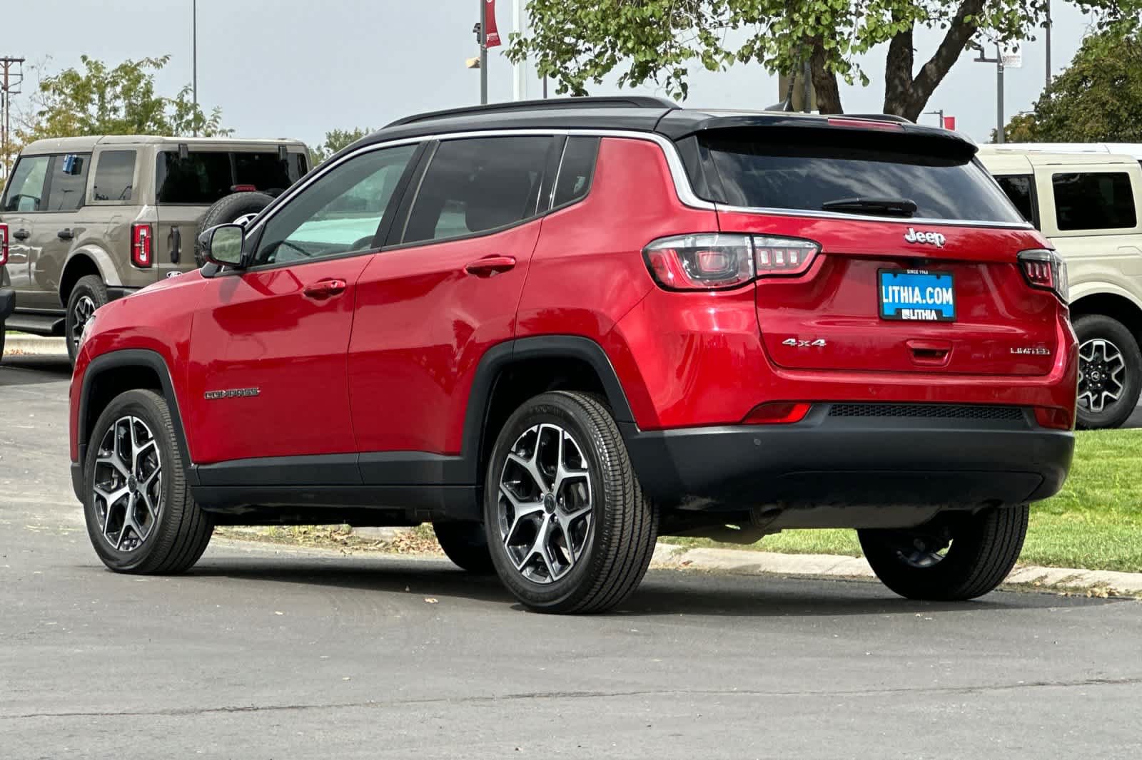 Used 2025 Jeep Compass Limited AWD/4WD image 6