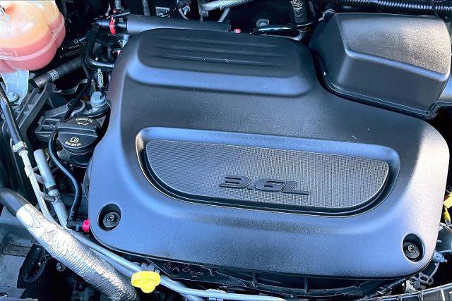 Used 2020 Chrysler Pacifica Limited w/ Advanced Safetytec Group image 38