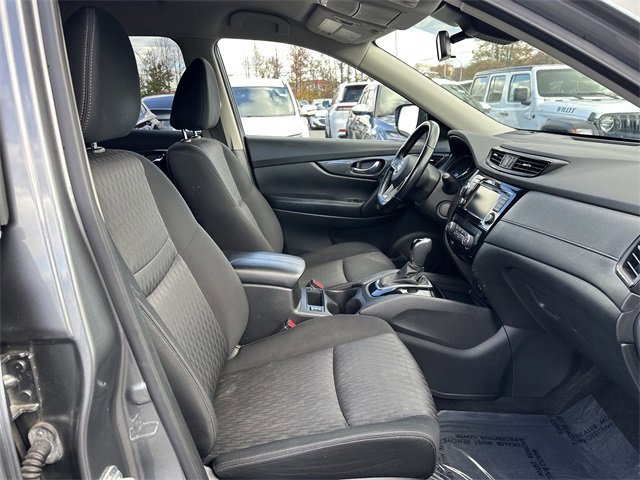 Used 2020 Nissan Rogue SV image 34