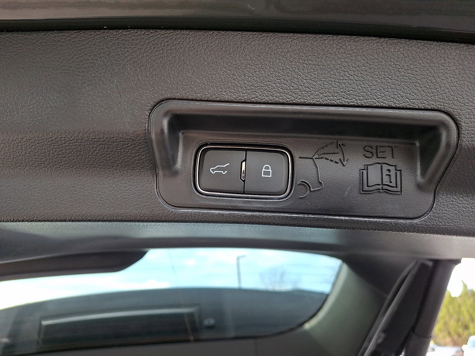 Certified 2022 Ford Explorer XLT w/ Equipment Group 202A image 29