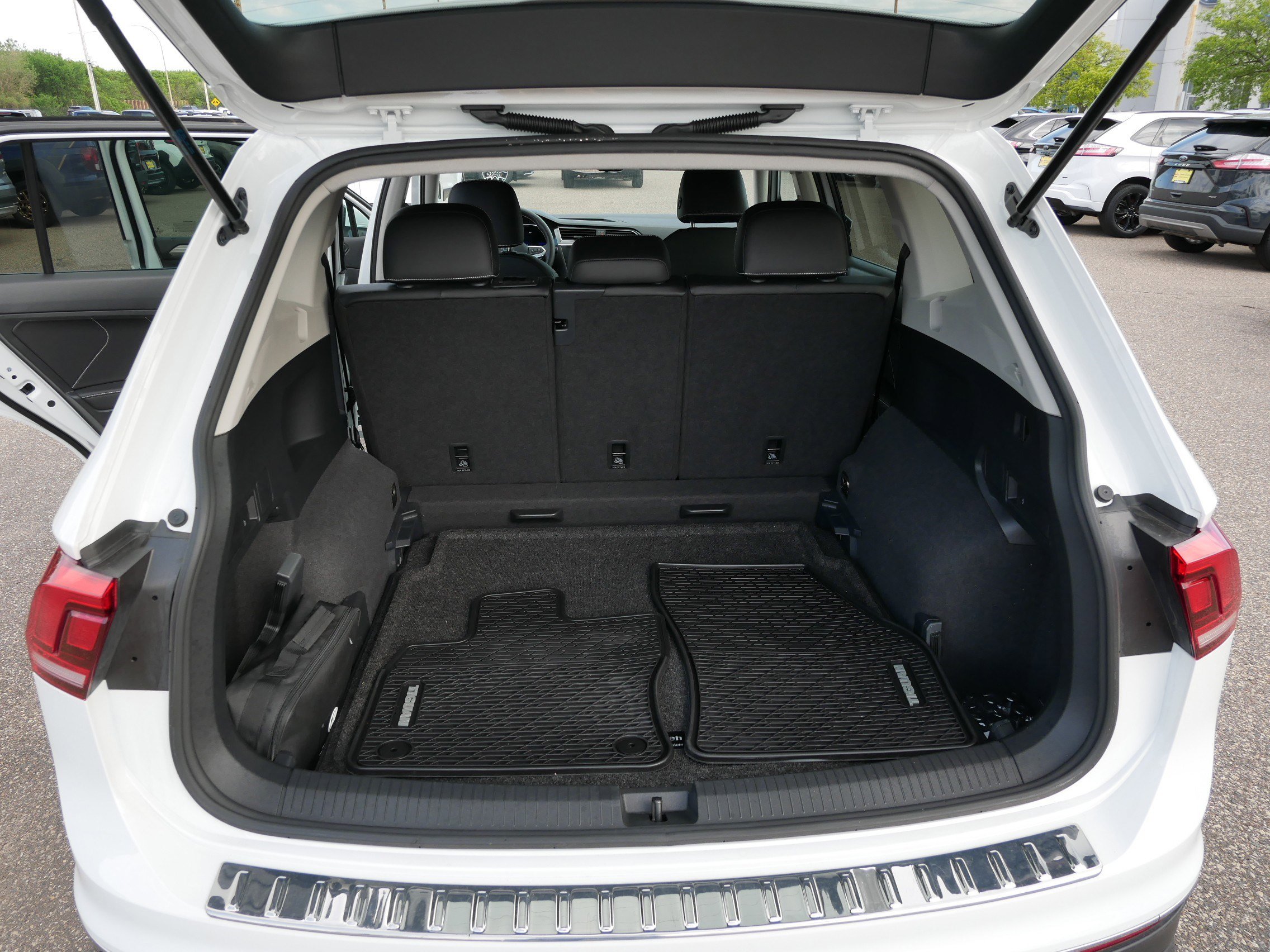 Used 2022 Volkswagen Tiguan SE AWD/4WD image 18
