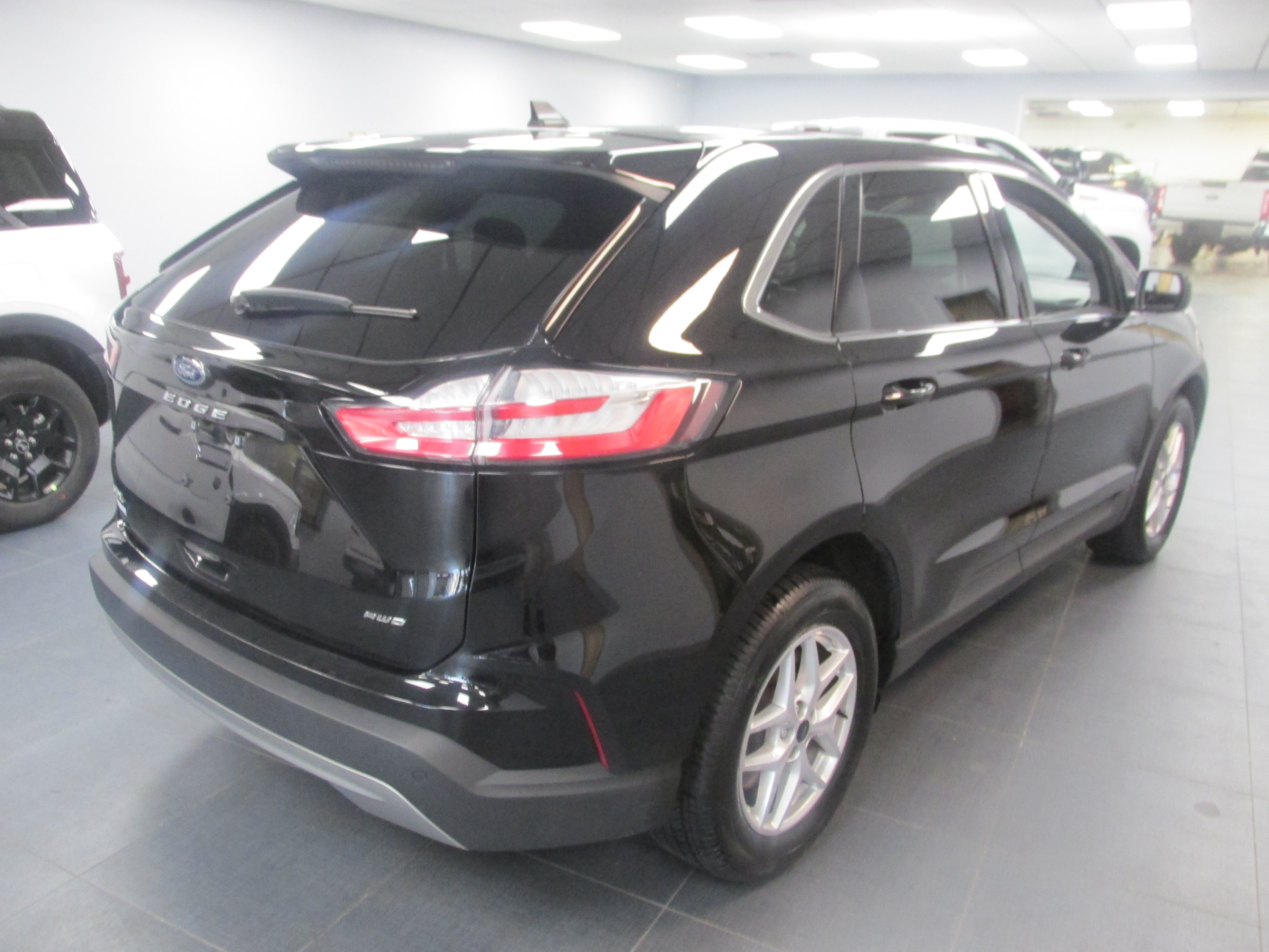 Certified 2024 Ford Edge SEL AWD/4WD image 5