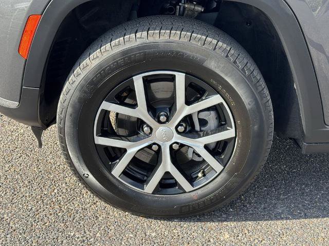 Used 2025 Jeep Grand Cherokee L Limited RWD image 14